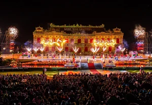 Kien Trung Palace Shines at Hue Festival: A Night of Royal Splendor - image 2