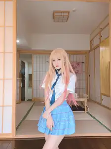 Captivating Kitagawa Marin Cosplay by 不呆猫: Your Favorite Waifu Comes to Life! - image 5