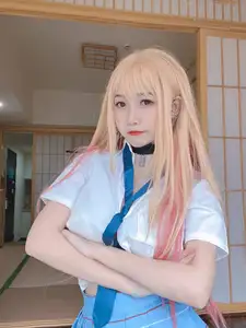 Captivating Kitagawa Marin Cosplay by 不呆猫: Your Favorite Waifu Comes to Life! - image 12