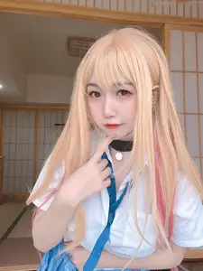 Captivating Kitagawa Marin Cosplay by 不呆猫: Your Favorite Waifu Comes to Life! - image 3