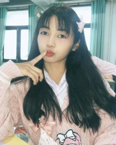 Exploring the Stunning Everyday Style of Thailand's Lisa Blackpink Lookalike - image 0