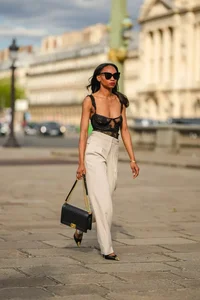 Mastering the Art of Bodycon: How to Wear Tight-Fitting Outfits with Elegance - image 1