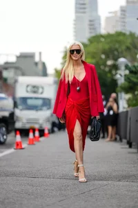 Mastering the Art of Bodycon: How to Wear Tight-Fitting Outfits with Elegance - image 6