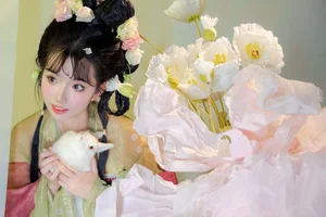Timeless Beauty and Artistry: Shi Yi in YiTuYu Vol.7650 Collection - image 0