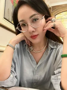 Ageless Elegance: Fans Admire the Timeless Beauty of Renowned News Anchor Hoai Anh - image 1