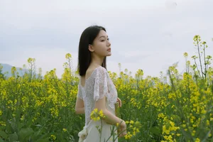 Ethereal Beauty: Xiao Yue Amidst Rapeseed Blooms in Art Language Vol.8948 - image 14