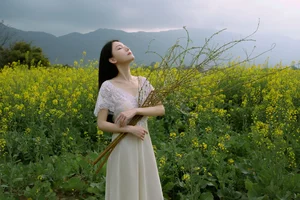 Ethereal Beauty: Xiao Yue Amidst Rapeseed Blooms in Art Language Vol.8948 - image 23