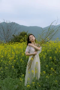 Ethereal Beauty: Xiao Yue Amidst Rapeseed Blooms in Art Language Vol.8948 - image 10