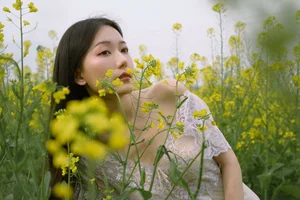 Ethereal Beauty: Xiao Yue Amidst Rapeseed Blooms in Art Language Vol.8948 - image 27