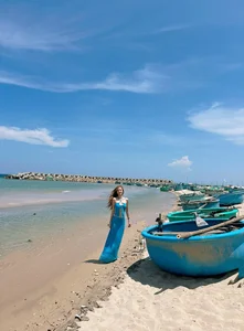 Le Cong Vinh’s Sister Le Khanh Chi Glows in Stunning Beach Photoshoot - image 3