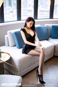 XiuRen No.2241 Yang Chen Chen: Discover the Captivating Charm of a Chinese Model - image 4