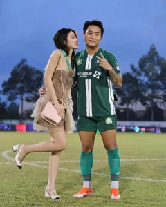 Meet the Attractive Fiancée of Football Star Ho Tuan Tai - image 0