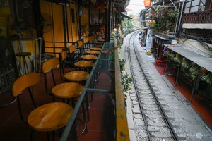 The Quiet Side of Hanoi Train Street: Tourism After Safety Inspections - image 1