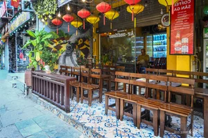The Quiet Side of Hanoi Train Street: Tourism After Safety Inspections - image 4