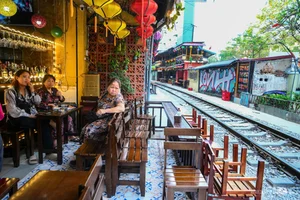 The Quiet Side of Hanoi Train Street: Tourism After Safety Inspections - image 3