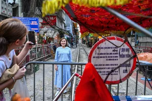 The Quiet Side of Hanoi Train Street: Tourism After Safety Inspections - image 8