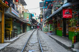 The Quiet Side of Hanoi Train Street: Tourism After Safety Inspections - image 5