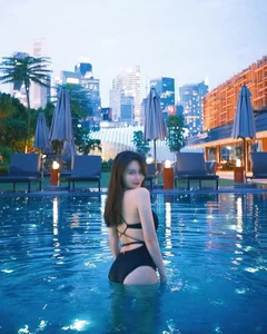 Captivating Beauty: The Rising Popularity of the Young Taiwanese Female Pilot - image 7