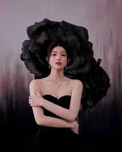 Michelle Chen’s Stunning Style Evolution: The Radiant Post-Divorce Glow-Up of the Iconic Little Dragon Maiden Actress - image 0