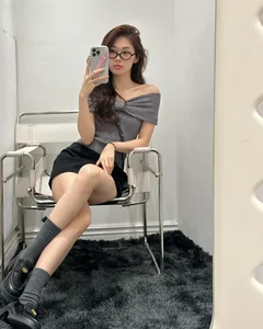 The Rise of Secretary Style Glasses: A Chic Eyewear Trend Sweeping Modern Fashion - image 7
