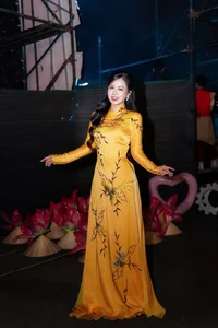 Radiant Beauty of the Yellow Ao Dai at Night - image 2