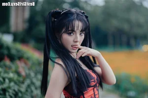 YiTuYu Art Language Vol.4057: Captivating Visuals and Expressive Artistry with Dudu - image 30