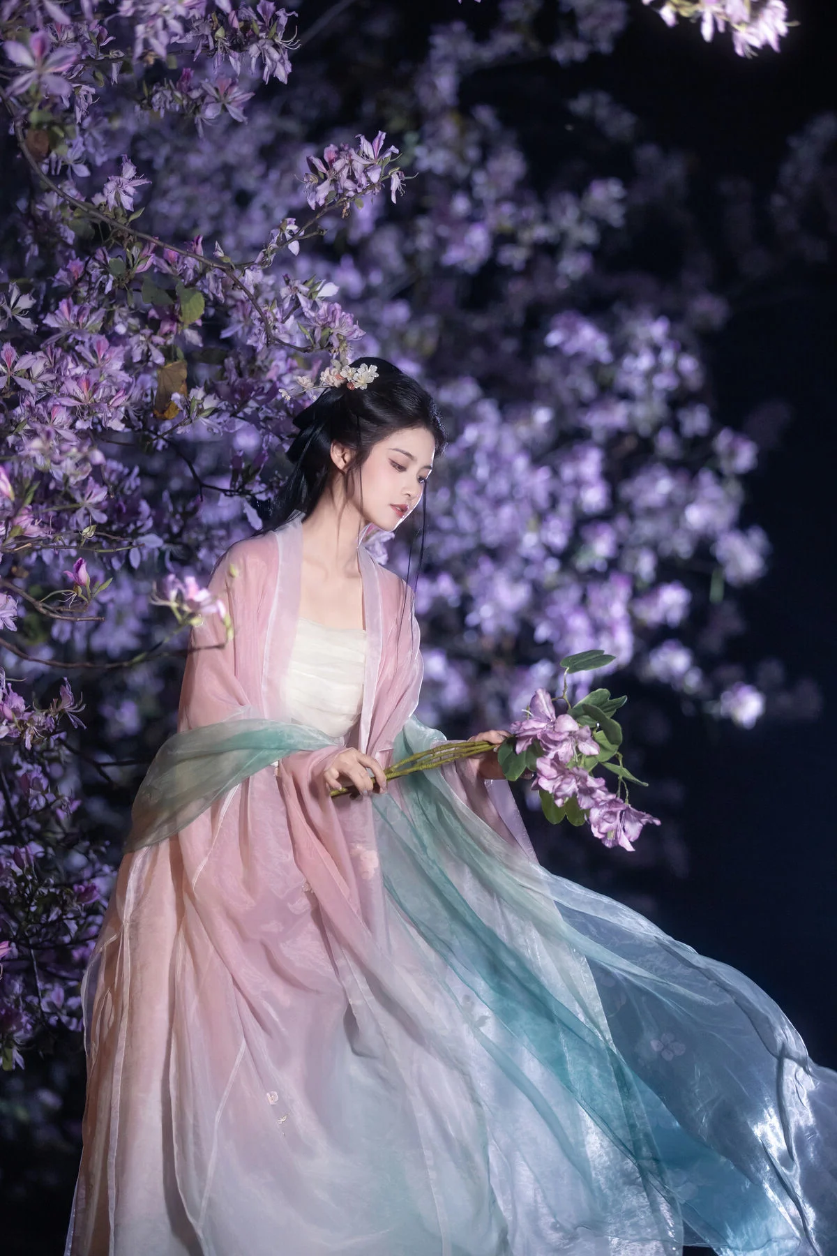 A Dreamy Floral Escape With San Ye Jiang Jiang