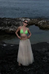Bo Tu 10A8 Star Ignites Summer with Bold and Trendy Bikini Photoshoot - image 4