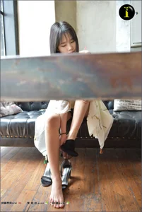 IESS Model Qiqi 098 Black Silk Stockings Fashion Gallery - image 3
