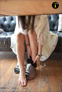 IESS Model Qiqi 098 Black Silk Stockings Fashion Gallery - image 9