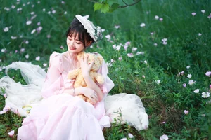 YiTuYu Art Language Vol.4423 Featuring Niang Xiang Xiang La - image 1