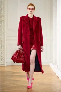 Mastering the All-Red Outfit: How to Style Red from Head to Toe - image 1