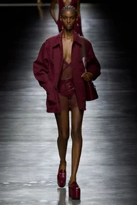 Mastering the All-Red Outfit: How to Style Red from Head to Toe - image 2