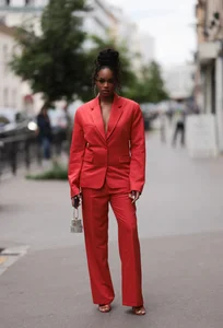 Mastering the All-Red Outfit: How to Style Red from Head to Toe - image 3