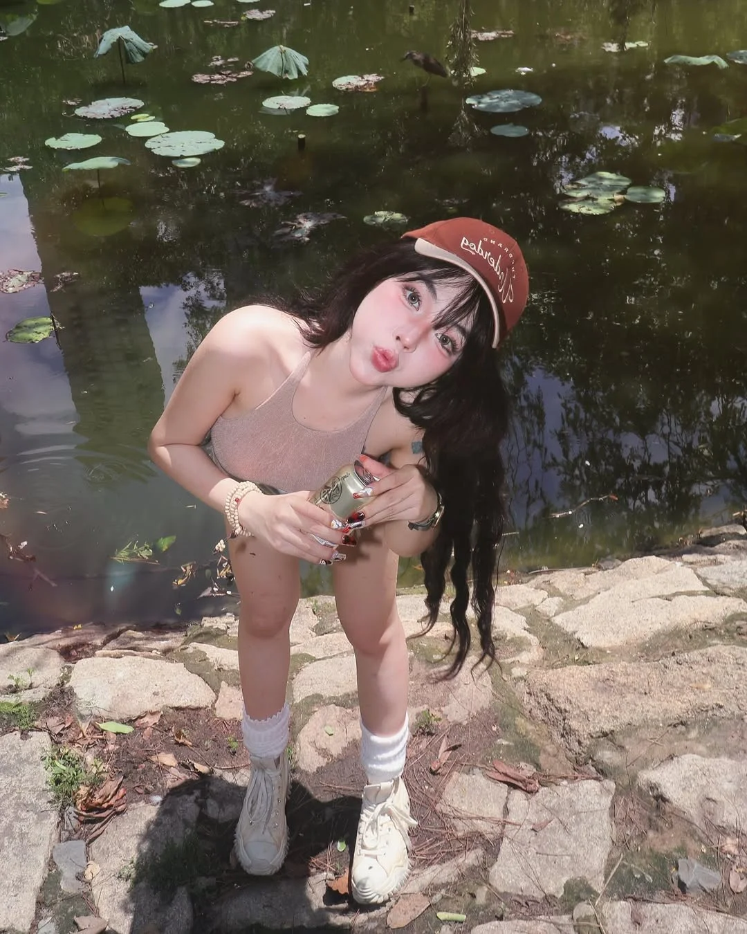 Viral Zoo Fashion: Identifying the Influencer in the Bold Summer Look