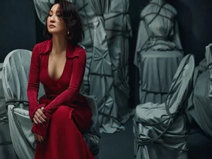 Ageless Elegance: Hong Dao Captivates in Sophisticated Deep-Cut Evening Wear at 62 - image 0