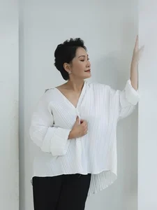 Ageless Elegance: Hong Dao Captivates in Sophisticated Deep-Cut Evening Wear at 62 - image 1