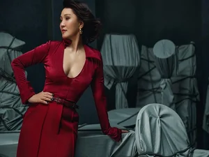 Ageless Elegance: Hong Dao Captivates in Sophisticated Deep-Cut Evening Wear at 62 - image 2