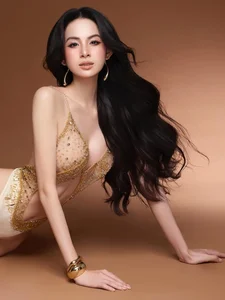The Radiant Charm of a Million-View Smile: Captivating Beauty and Modern Style Trends - image 2