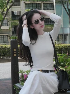 The Radiant Charm of a Million-View Smile: Captivating Beauty and Modern Style Trends - image 1