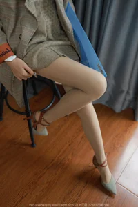 IESS No.1663 Featuring Mei Ko: Sophisticated Fashion and Style - image 17