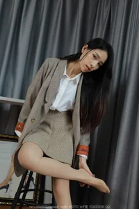IESS No.1663 Featuring Mei Ko: Sophisticated Fashion and Style - image 21