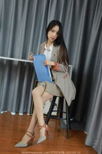 IESS No.1663 Featuring Mei Ko: Sophisticated Fashion and Style - image 10