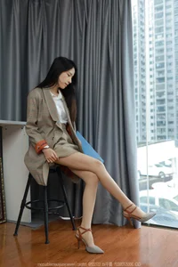 IESS No.1663 Featuring Mei Ko: Sophisticated Fashion and Style - image 14