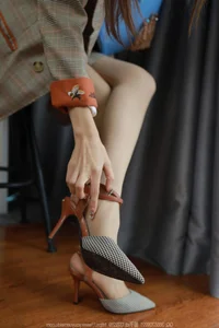 IESS No.1663 Featuring Mei Ko: Sophisticated Fashion and Style - image 71