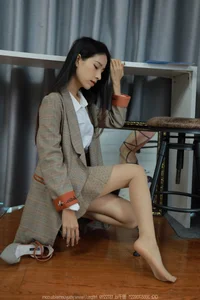 IESS No.1663 Featuring Mei Ko: Sophisticated Fashion and Style - image 5