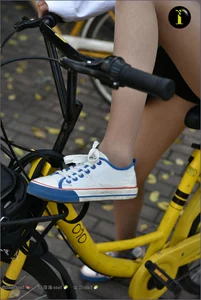 IESS Puhui Collection 033: Model Qiqi in the 16-Year-Old Bicycle Girl Photo Series - image 11