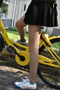 IESS Puhui Collection 033: Model Qiqi in the 16-Year-Old Bicycle Girl Photo Series - image 7