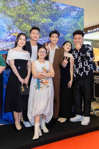 Red Carpet Elegance: Vietnamese Stars Shine at Ly Hai's Highly Anticipated Movie Premiere - image 11