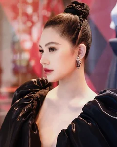 Discover the Timeless Elegance and Fashion Influence of Jolie Nguyen - image 78